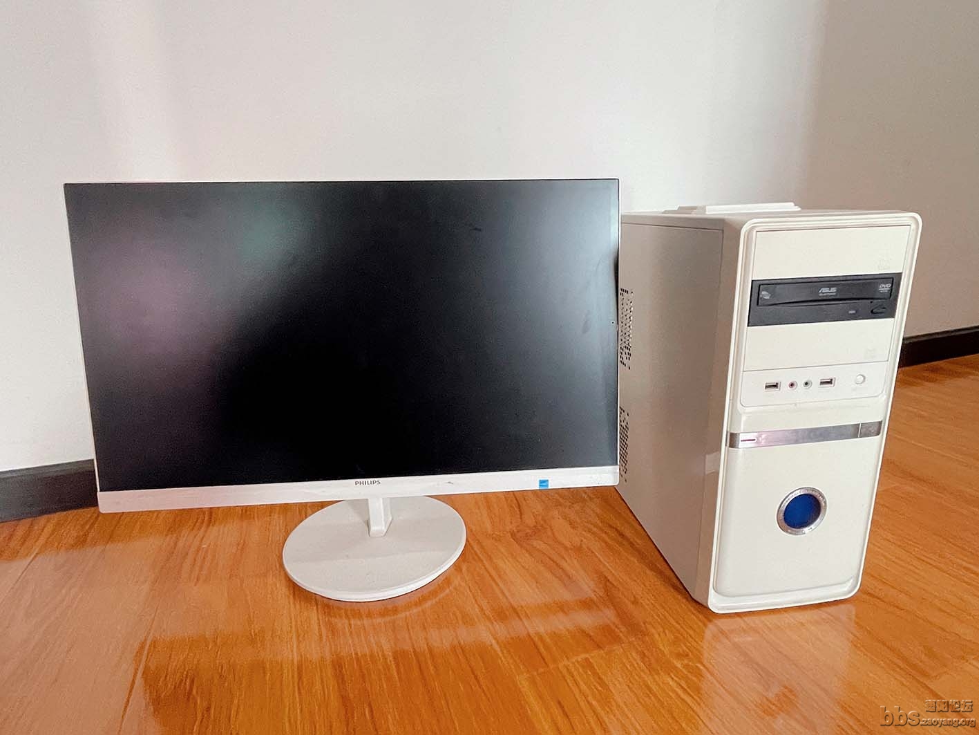 因为要去外地,家用电脑不方便携带,因此低价出售。 因为要去外地,家用电脑不方便携带,因此低价出售。